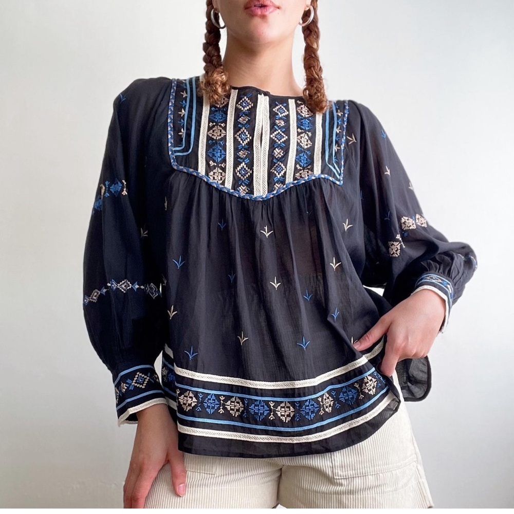 Zara embroidery top M